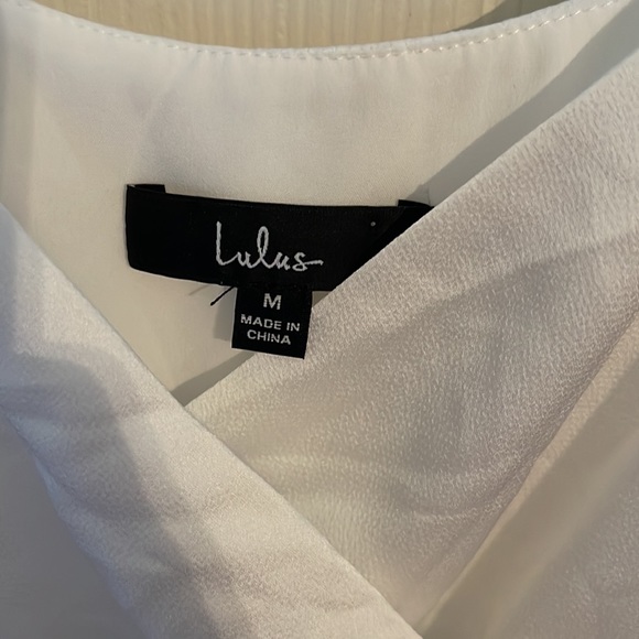 NWOT. Lulus Jumpsuit. Size M. Flattering Side Slits in Pant Legs. - Picture 4 of 5